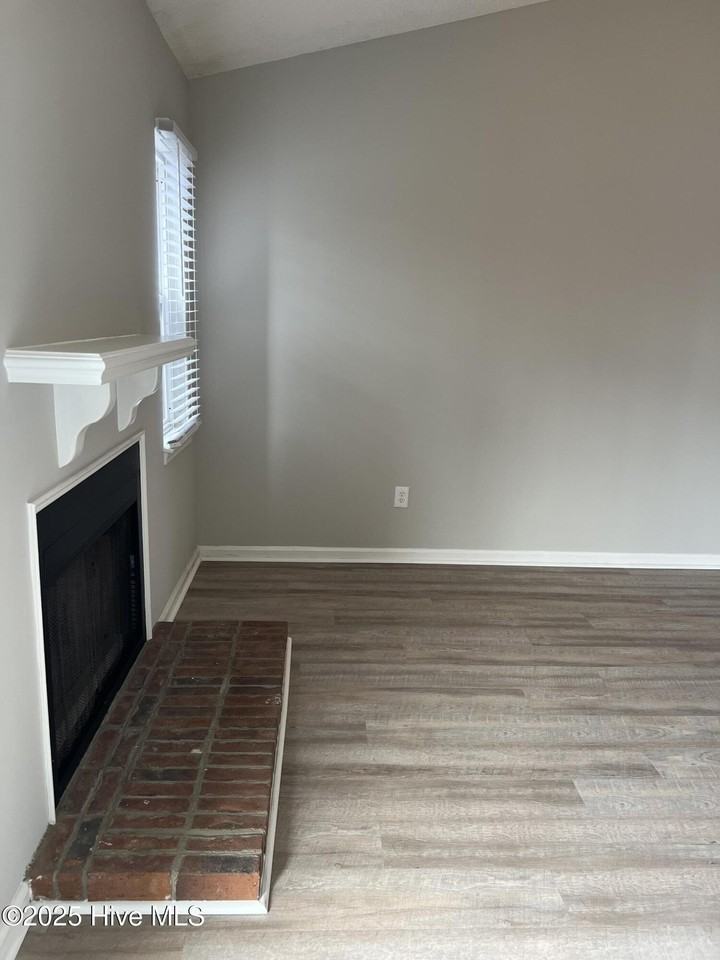 4128 Bridge Ct Unit B - Photo 5 of 30