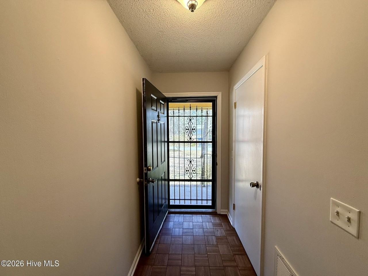 211 Tartan Trl - Photo 4 of 33