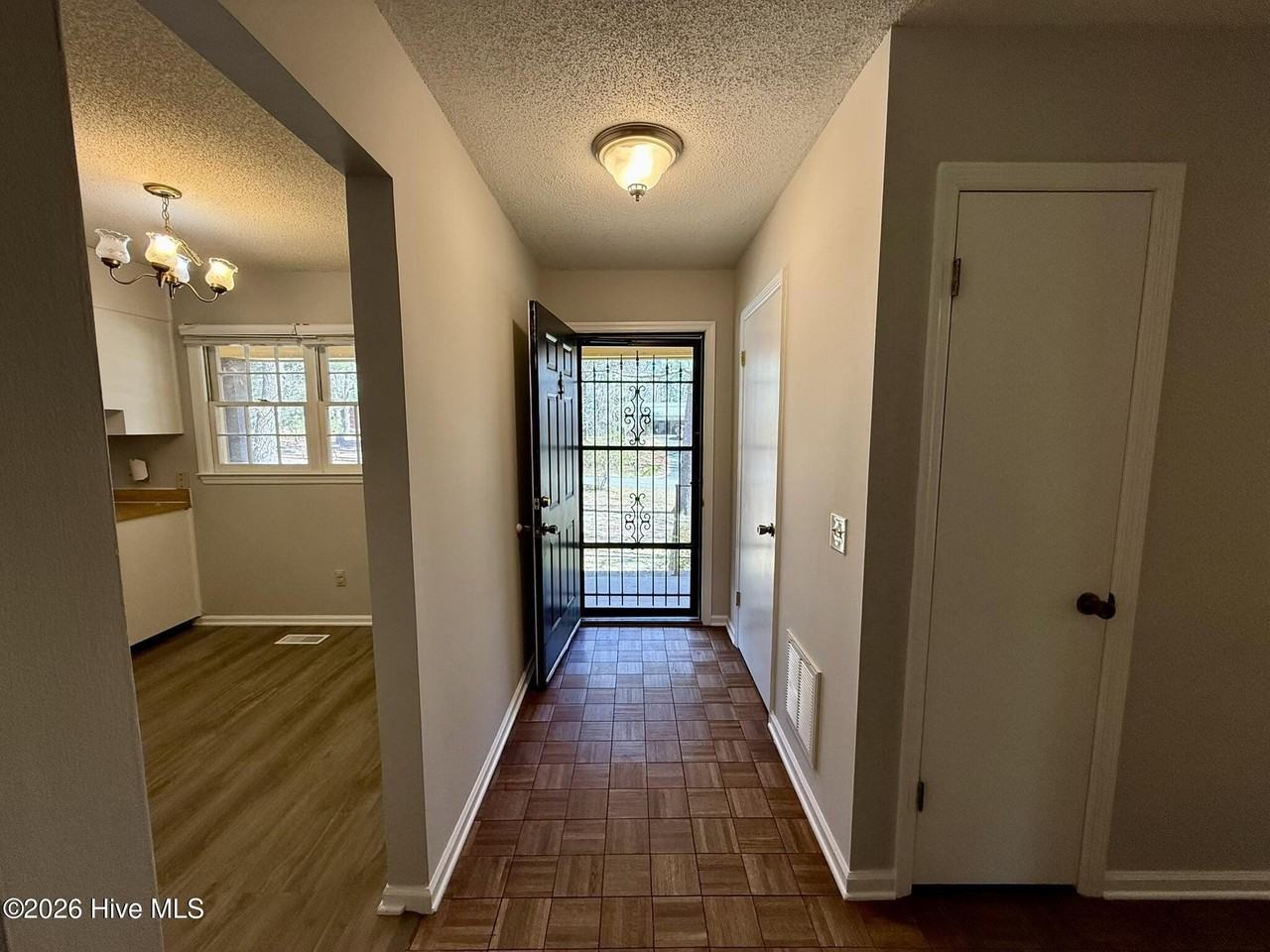 211 Tartan Trl - Photo 5 of 33