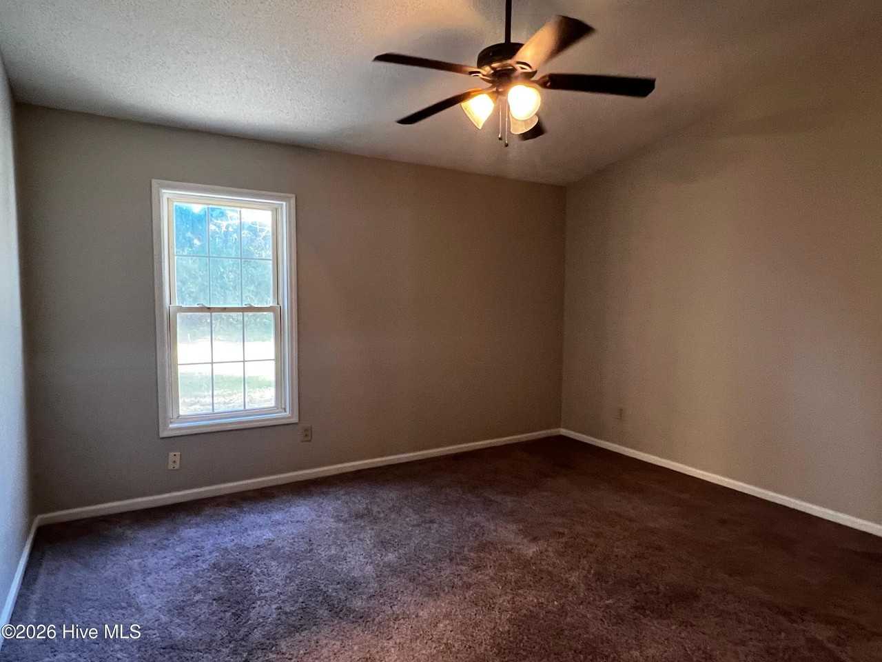 708 Pinewood Dr - Photo 2 of 9