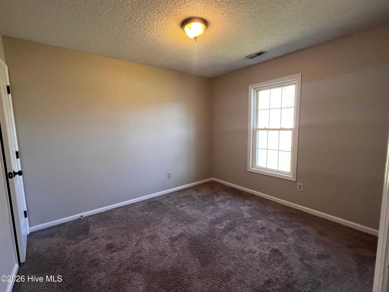 708 Pinewood Dr - Photo 5 of 9