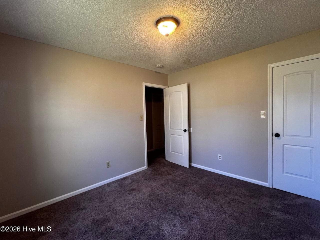 708 Pinewood Dr - Photo 6 of 9