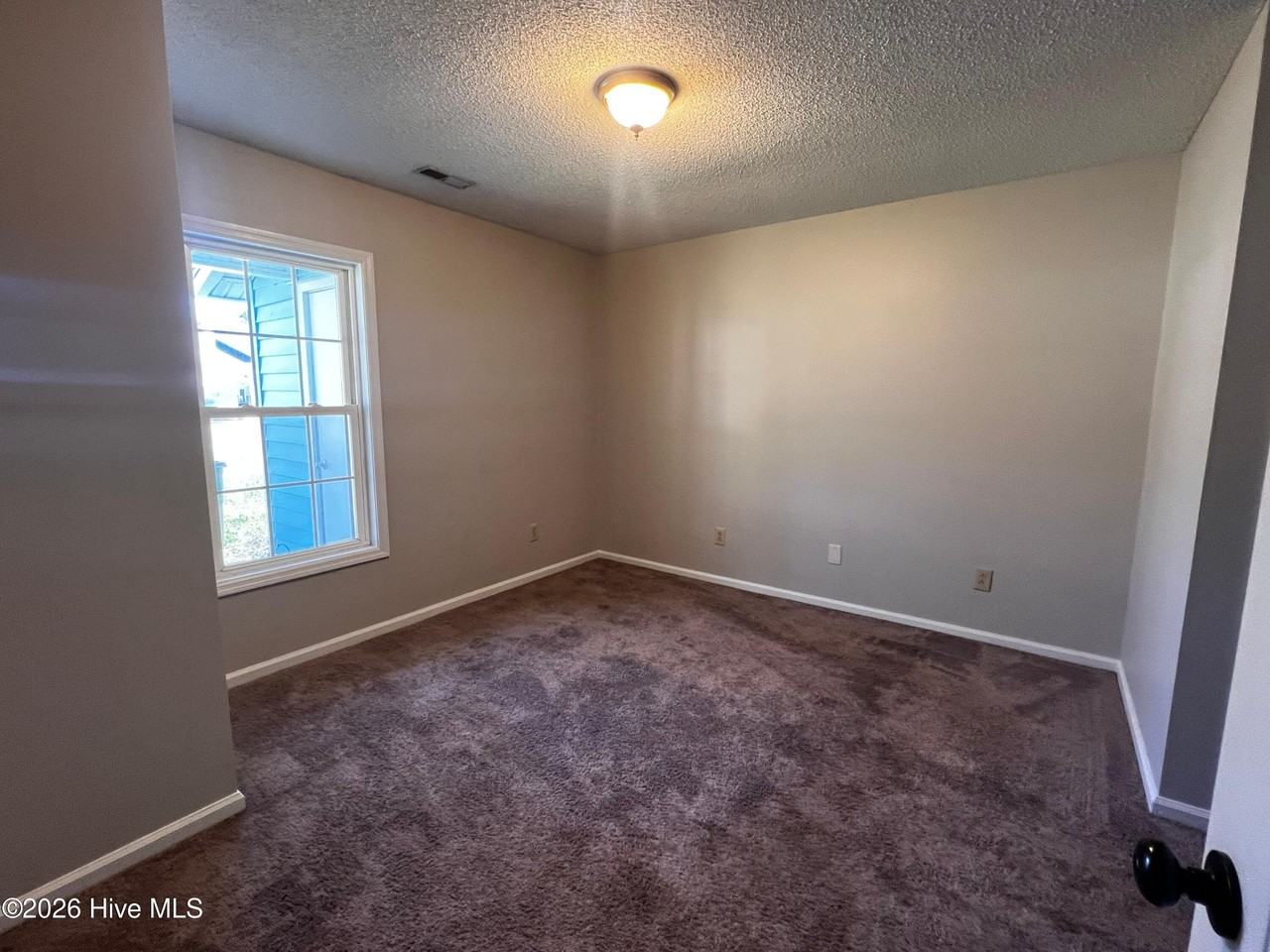 708 Pinewood Dr - Photo 7 of 9