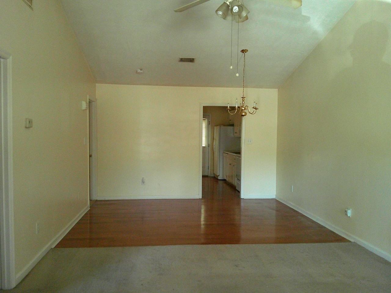 302 Laurel Pl - Photo 2 of 6