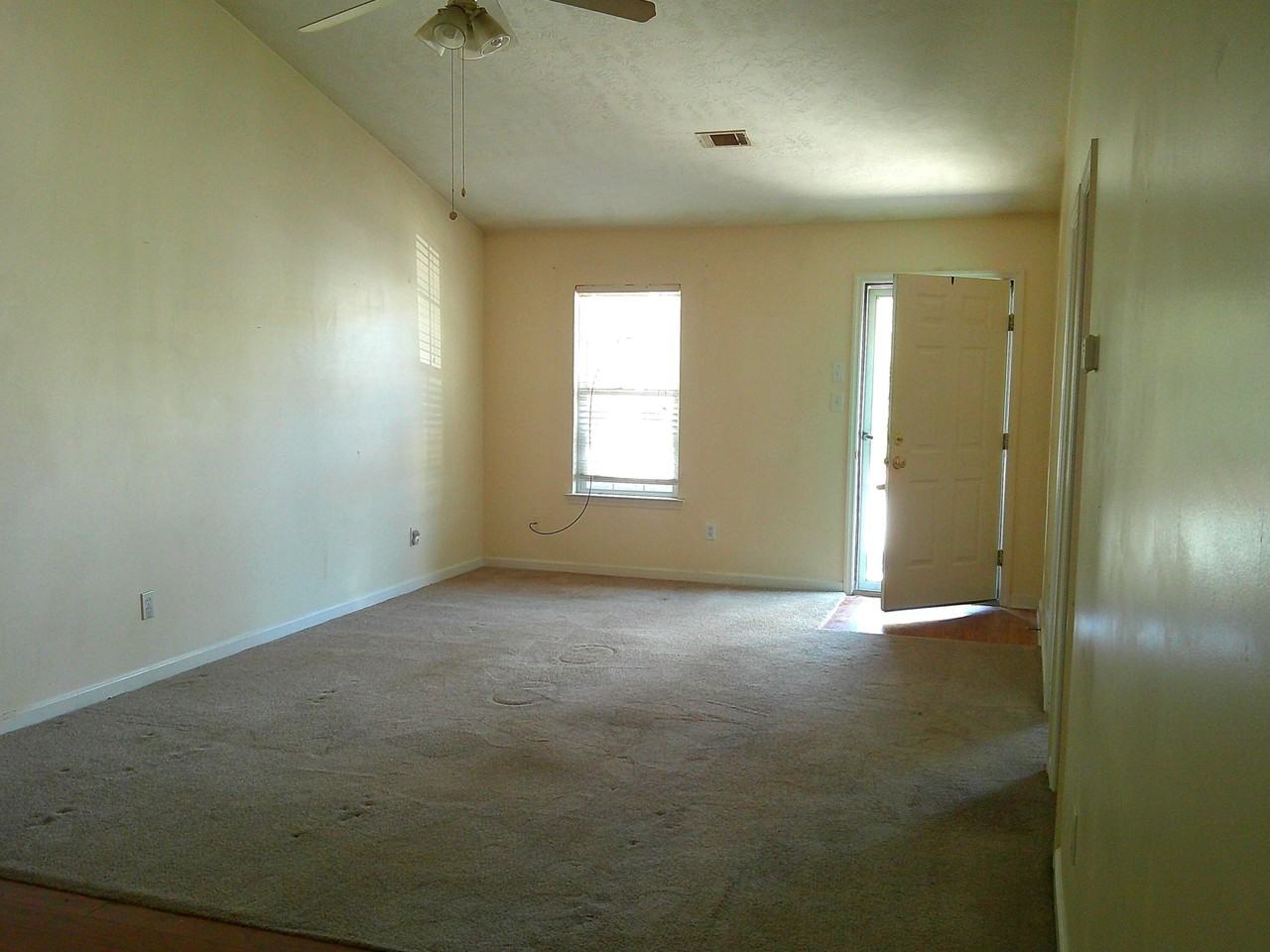 302 Laurel Pl - Photo 4 of 6