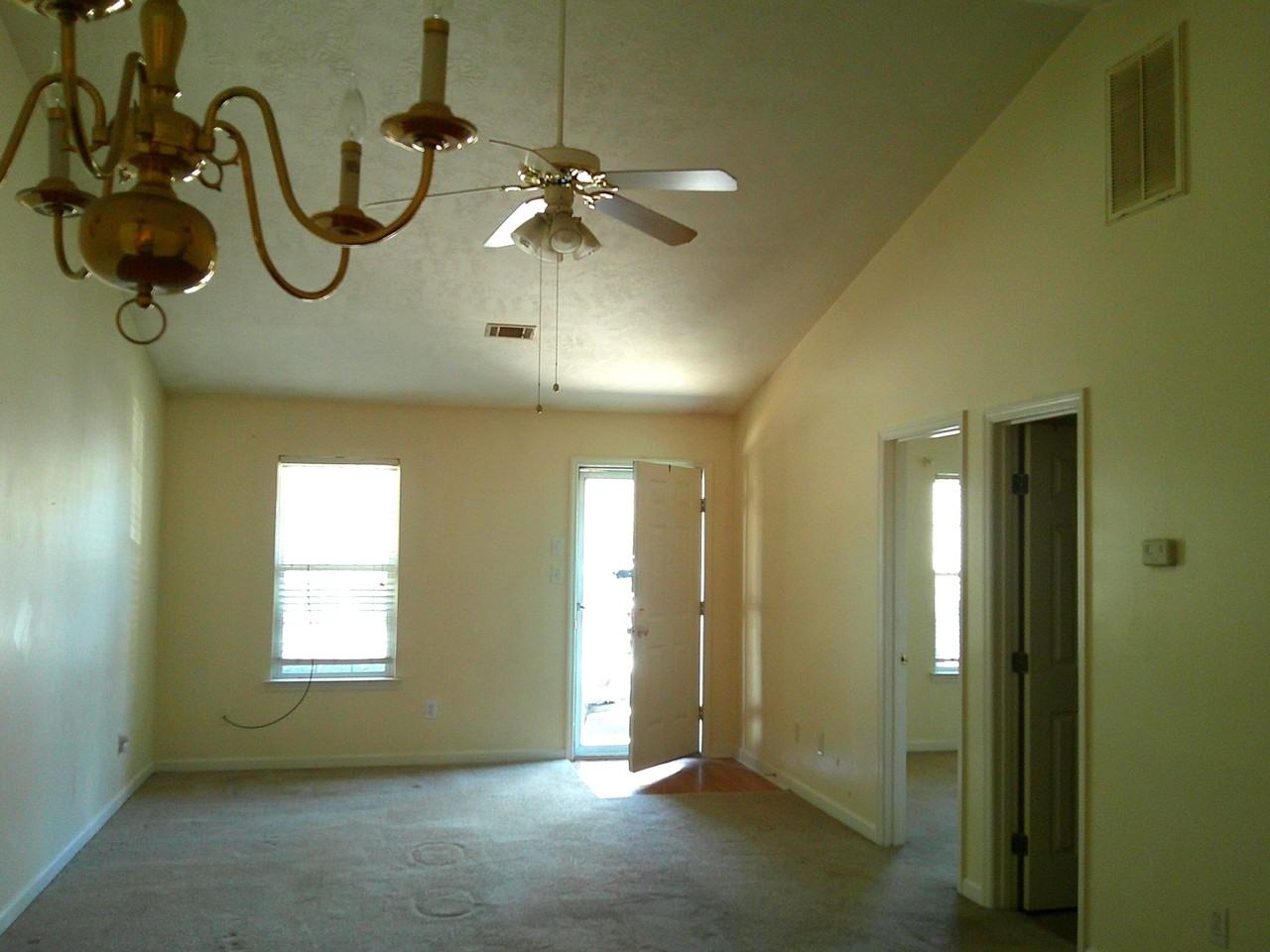 302 Laurel Pl - Photo 5 of 6