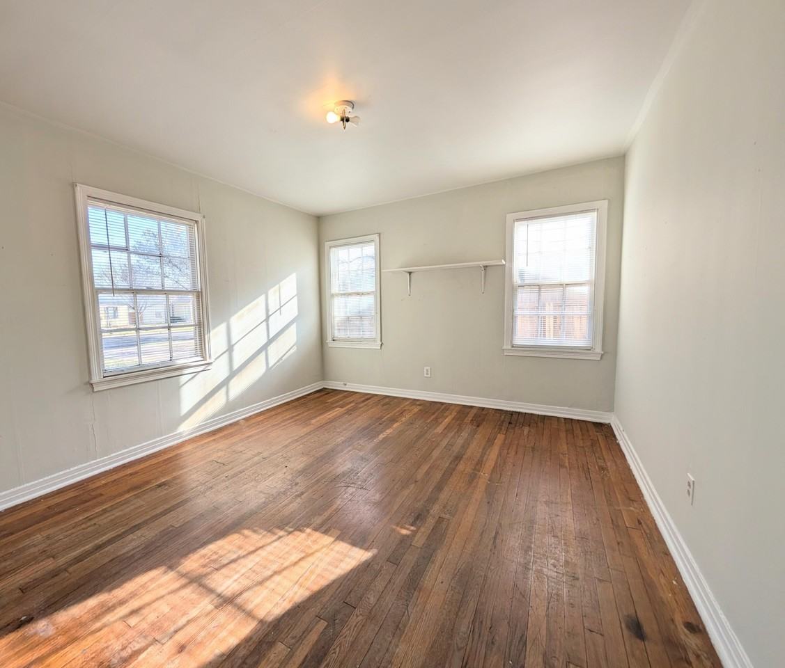 2823 33rd St - Photo 2 of 9