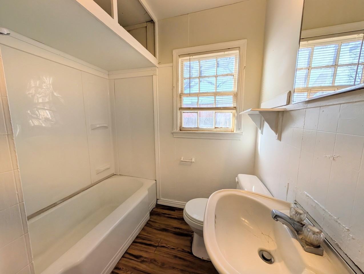 2823 33rd St - Photo 3 of 9