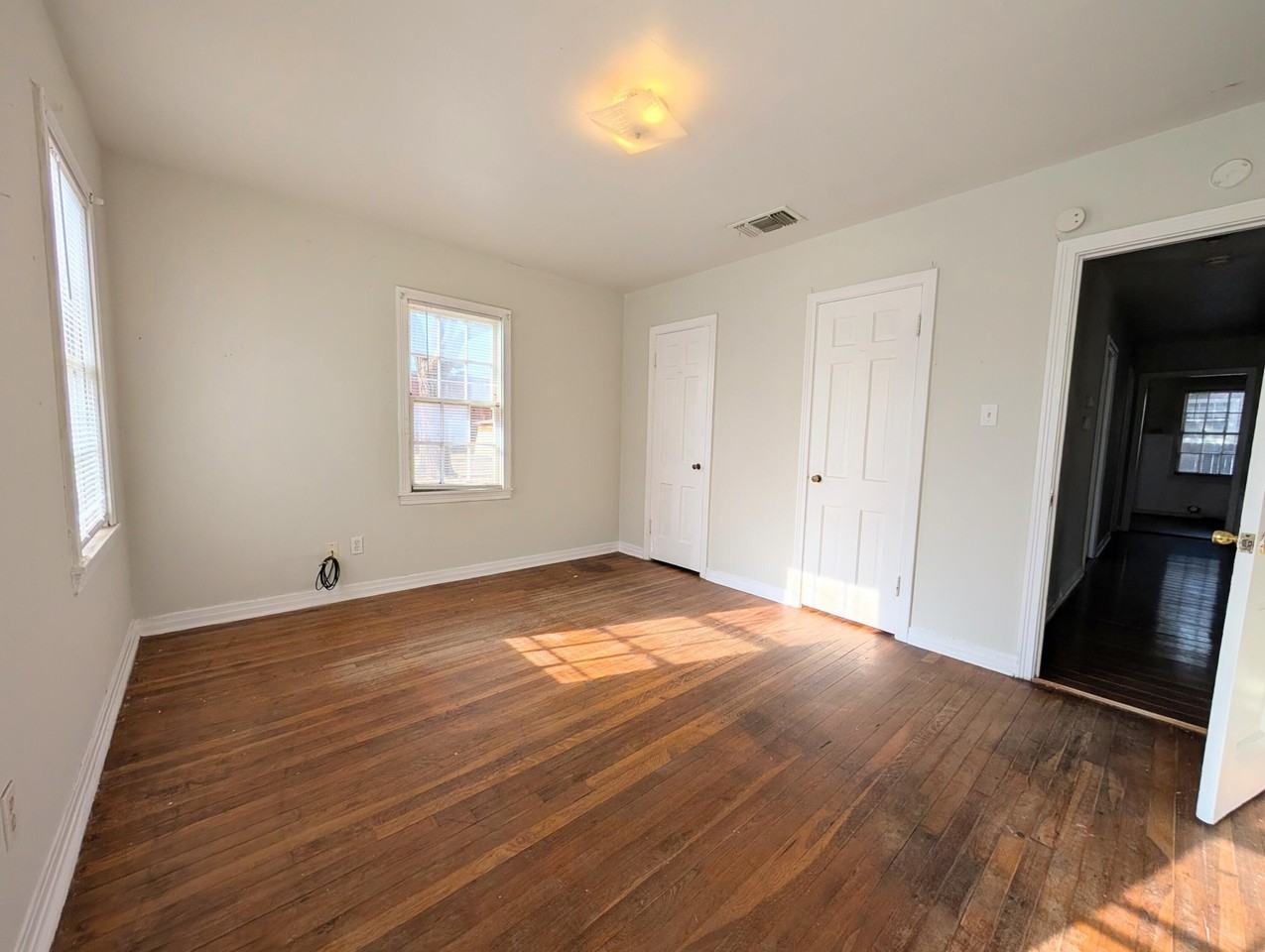 2823 33rd St - Photo 5 of 9