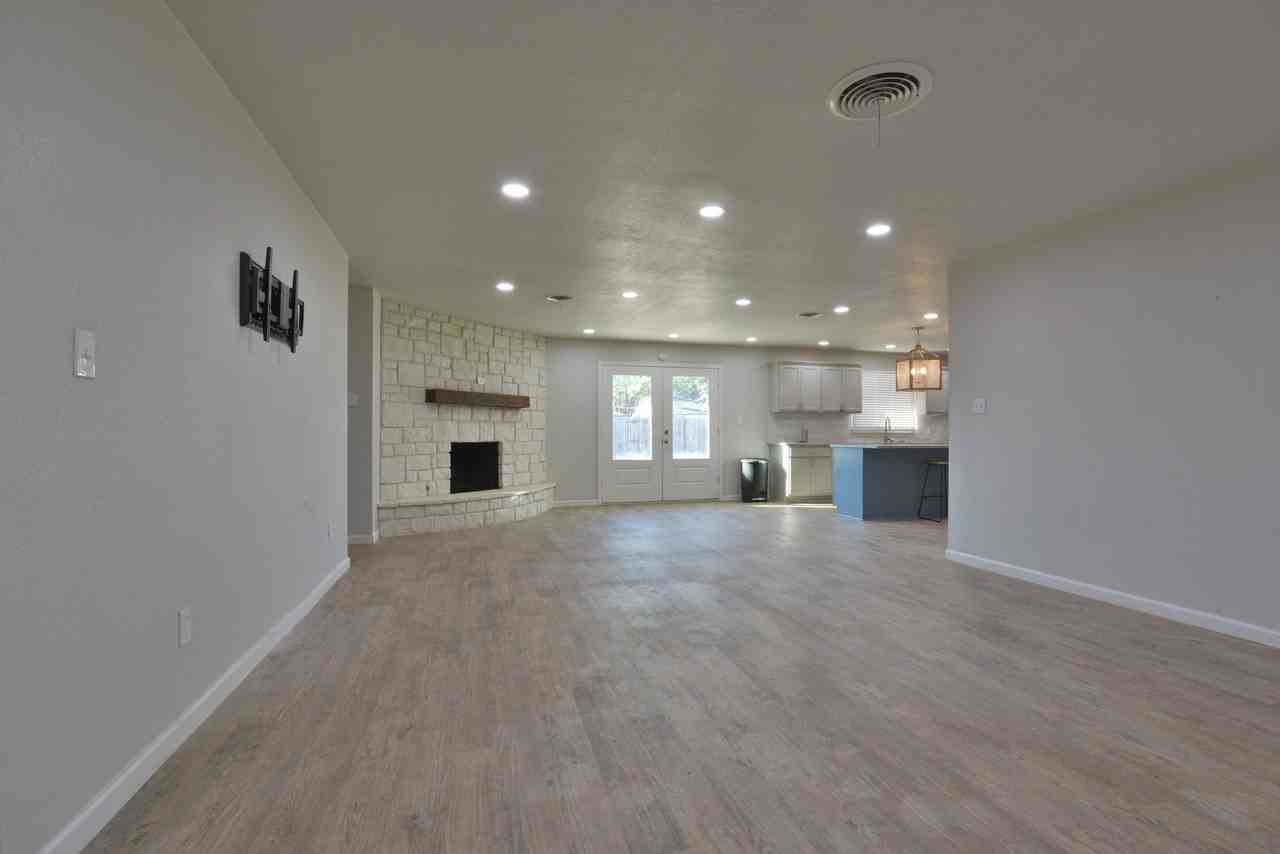 5227 15th St - Photo 4 of 24