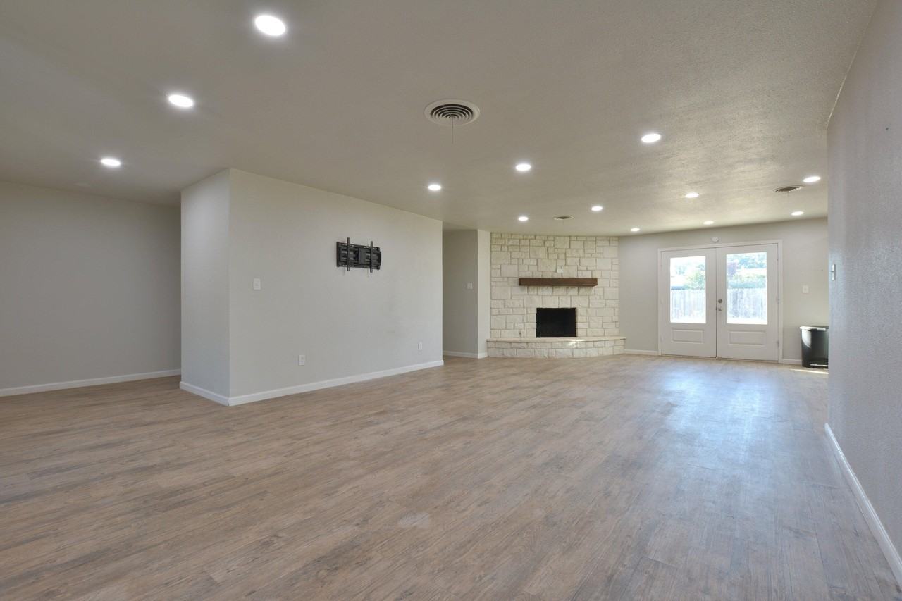 5227 15th St - Photo 5 of 24