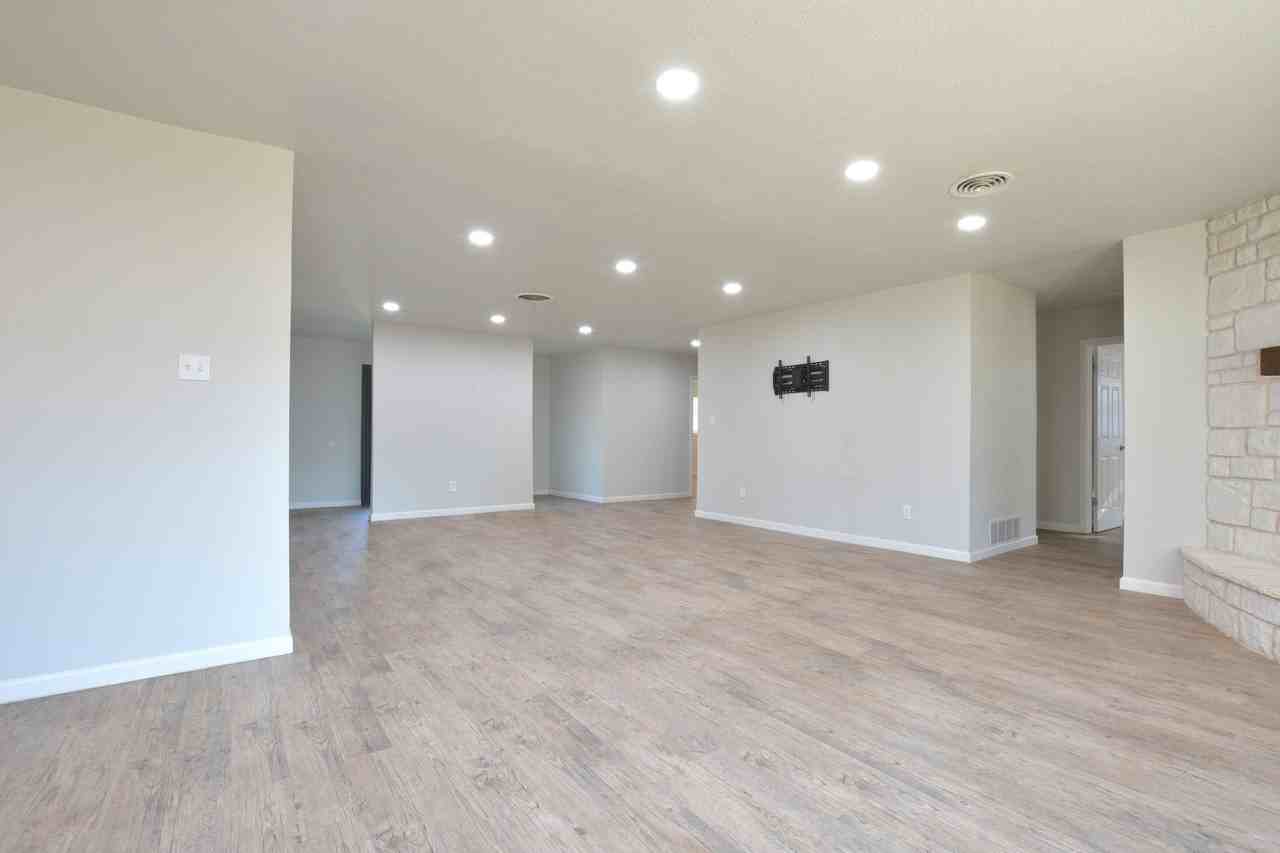 5227 15th St - Photo 6 of 24