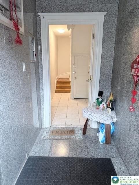 944 W Walnut St - Photo 2 of 33