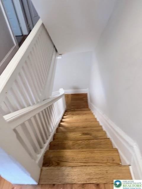 944 W Walnut St - Photo 3 of 33