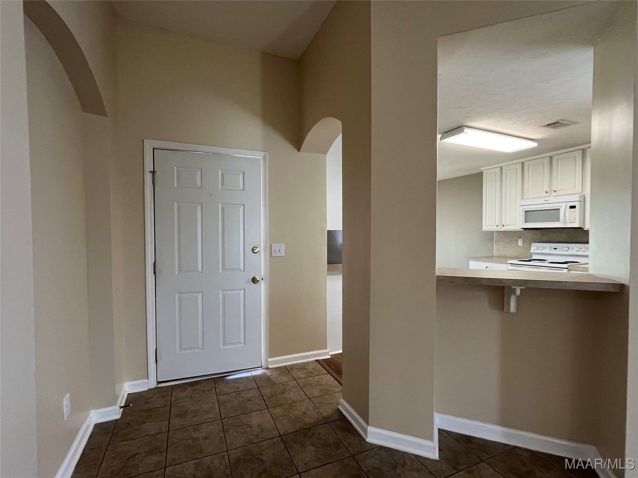 8901 Ashland Park Pl - Photo 5 of 39