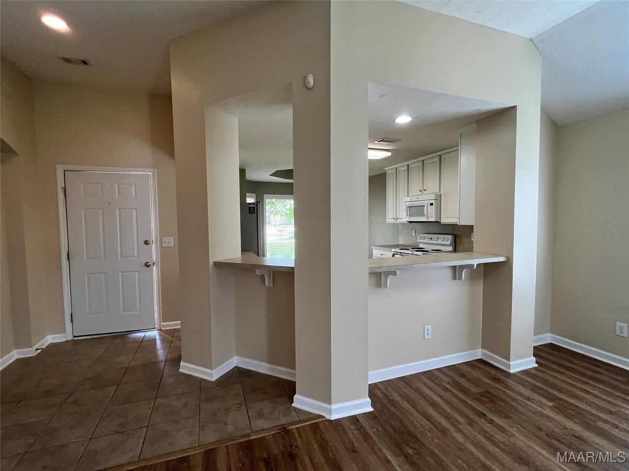 8901 Ashland Park Pl - Photo 7 of 39