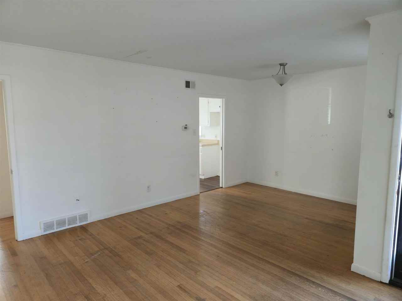 1517 Delmont Rd - Photo 2 of 9