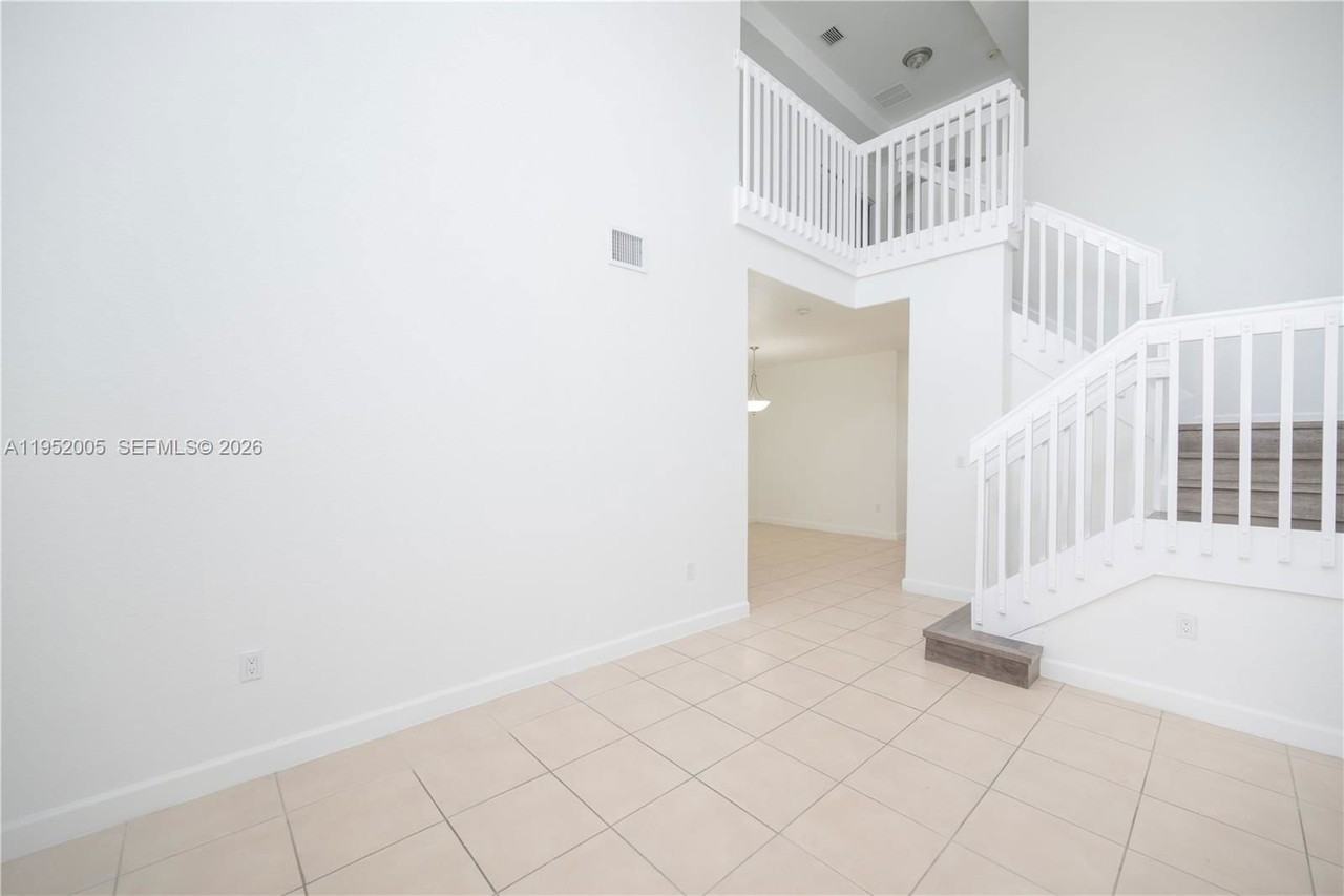 2532 Se 15th Ct - Photo 2 of 8