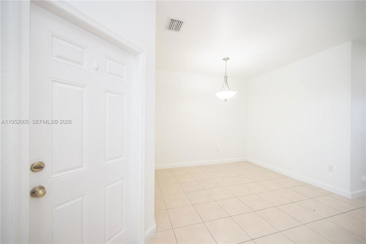 2532 Se 15th Ct - Photo 3 of 8