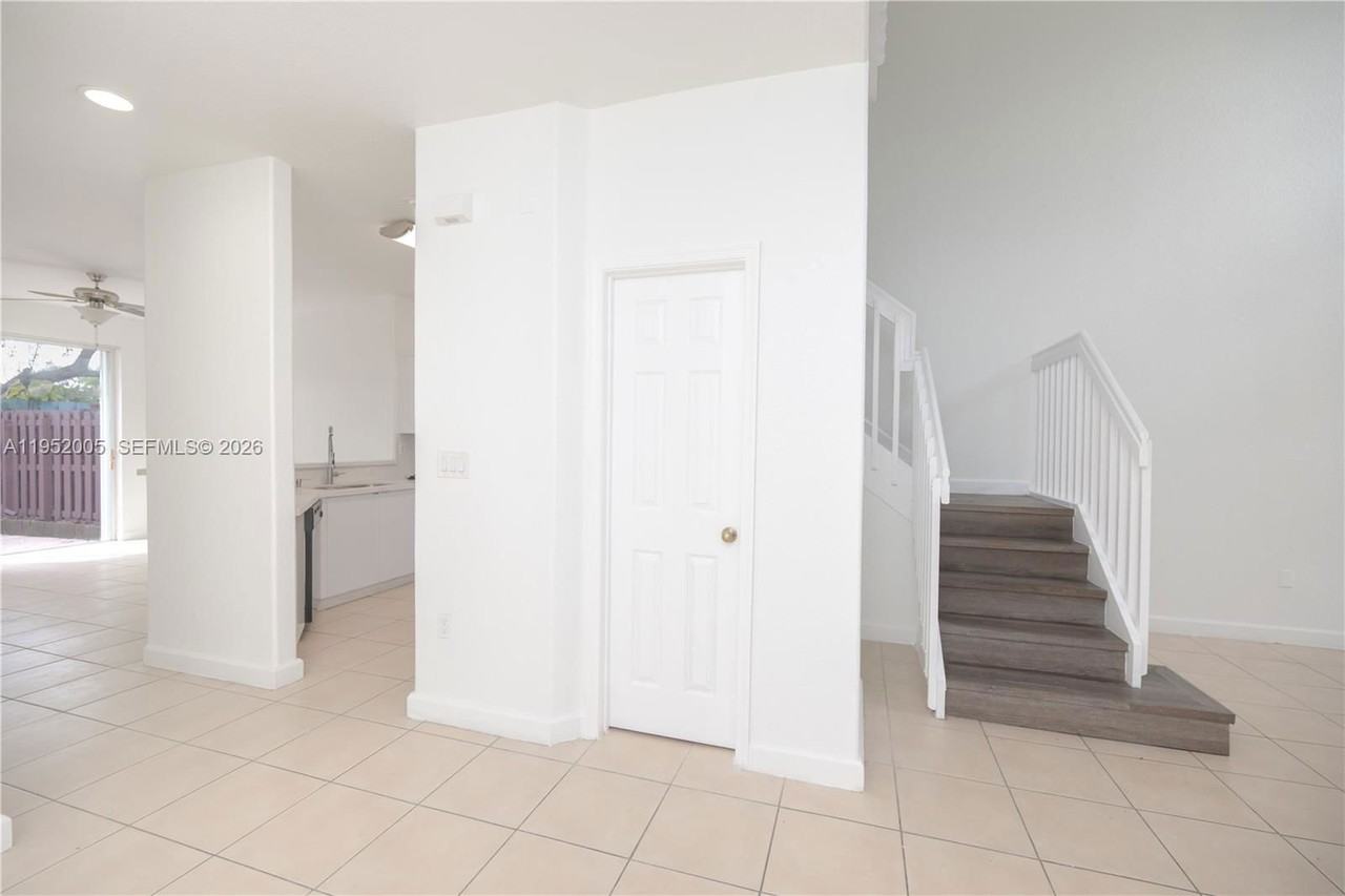 2532 Se 15th Ct - Photo 4 of 8