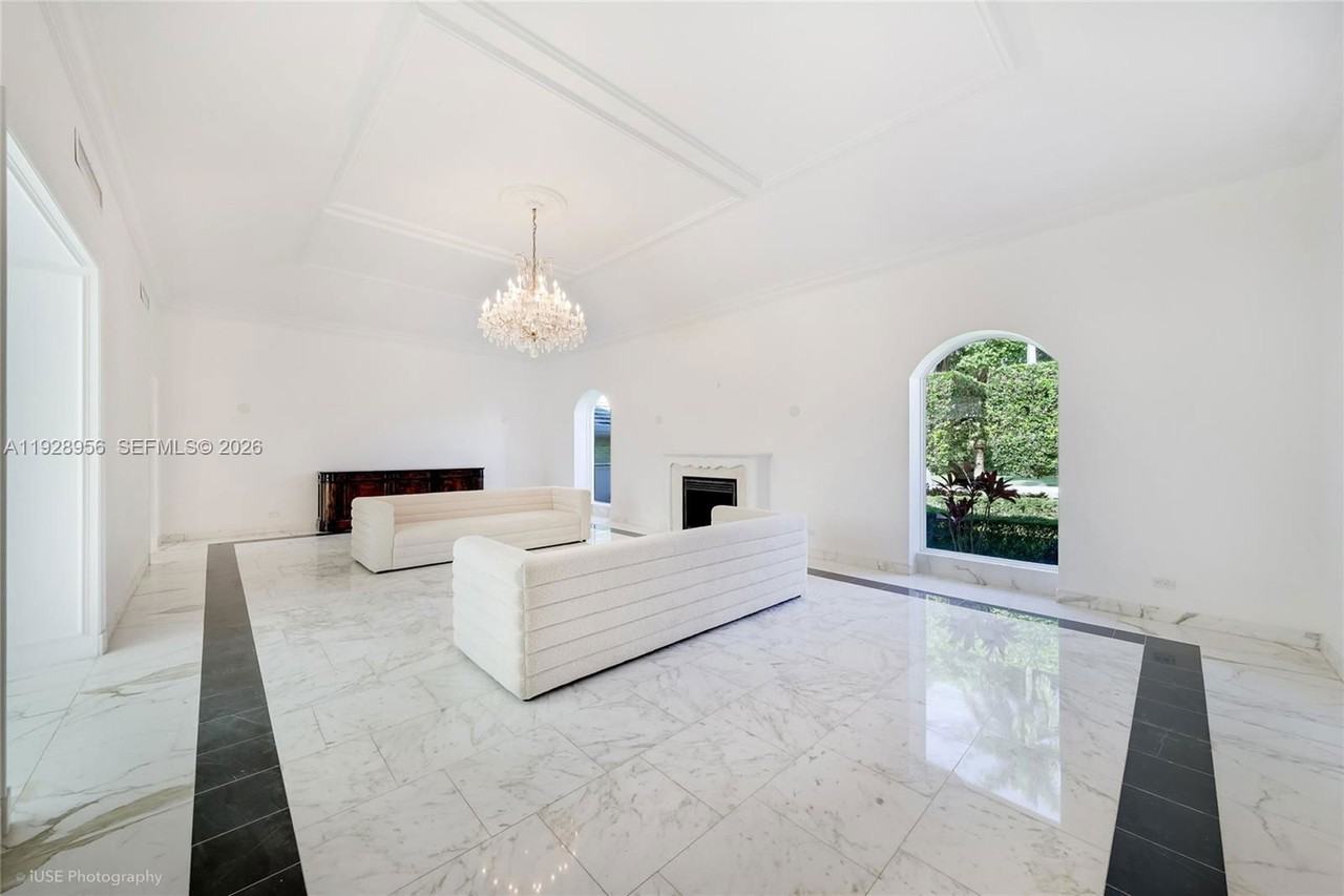 55 Lagorce Cir #SFH - Photo 6 of 8