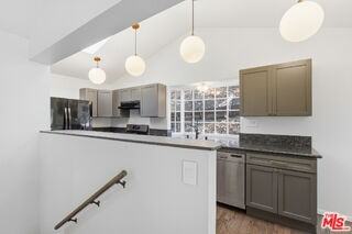 9820 Yoakum Dr - Photo 5 of 8