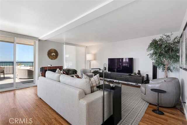 800 Manhattan Ave - Photo 3 of 8