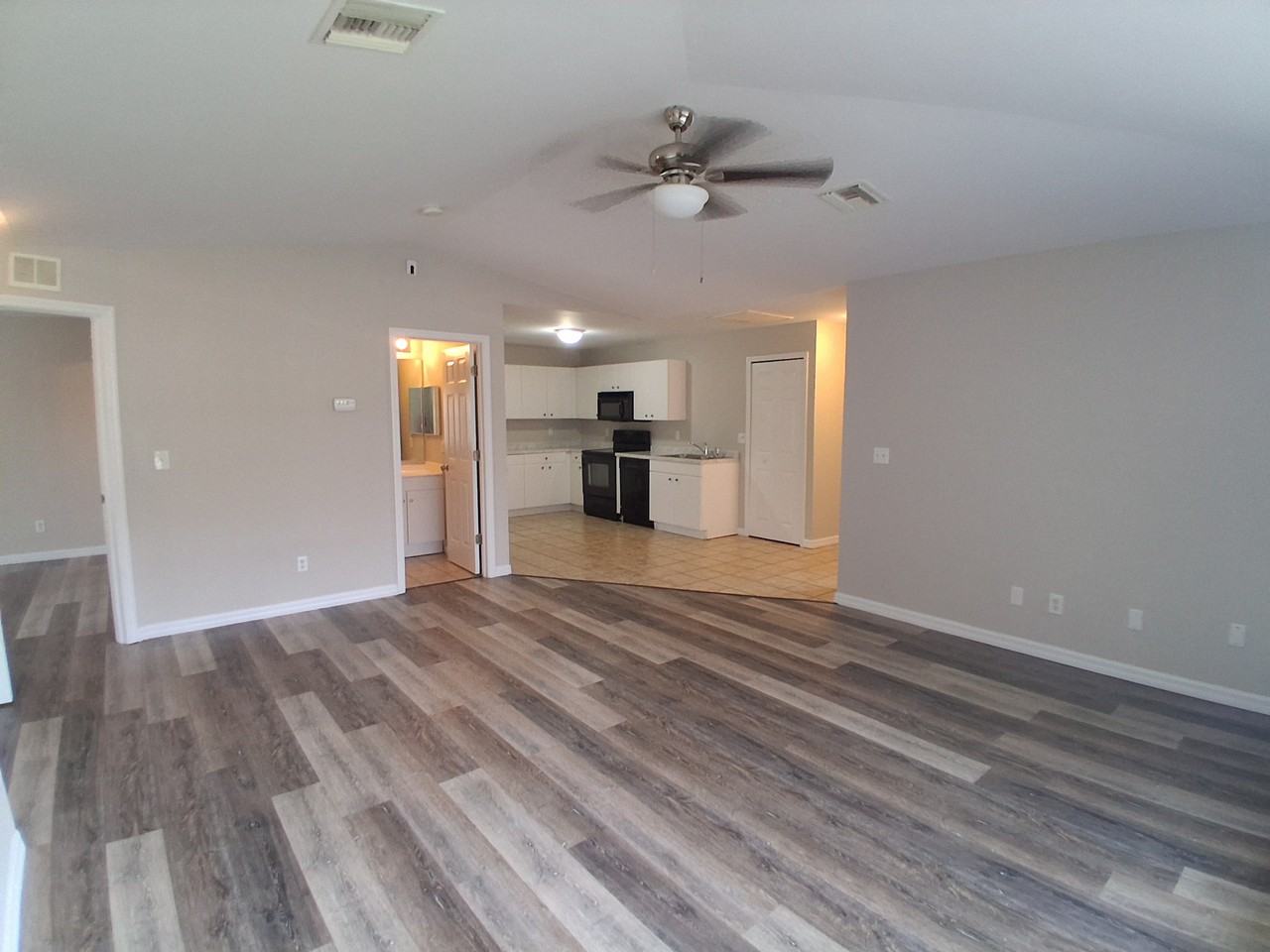 4606 28th St Sw #4606 - Photo 4 of 14