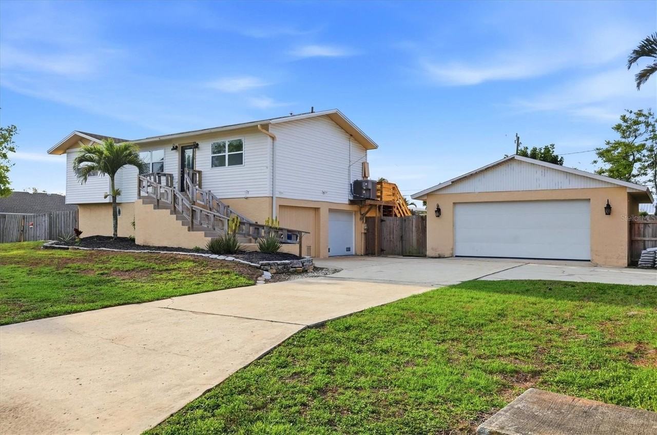 515 46th St W - Photo 2 of 32