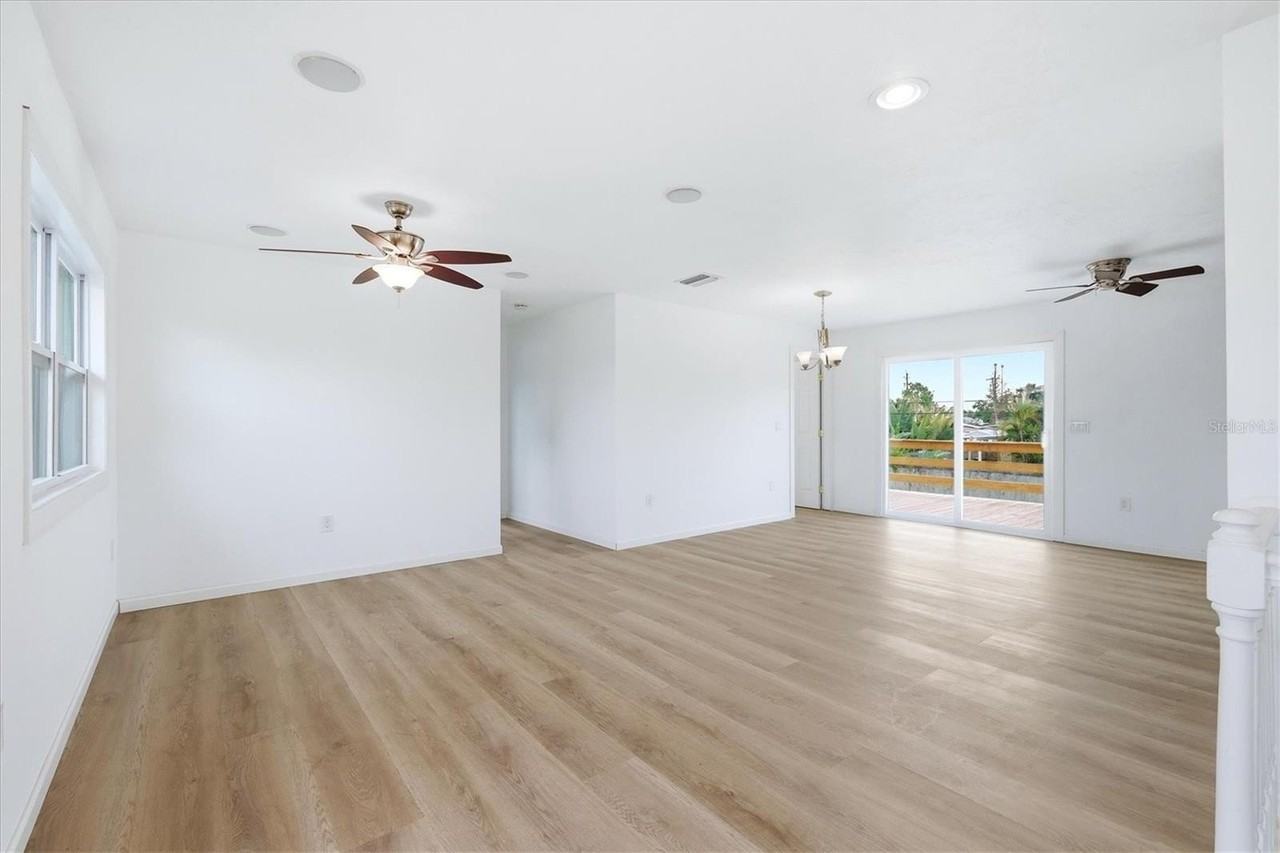 515 46th St W - Photo 4 of 32