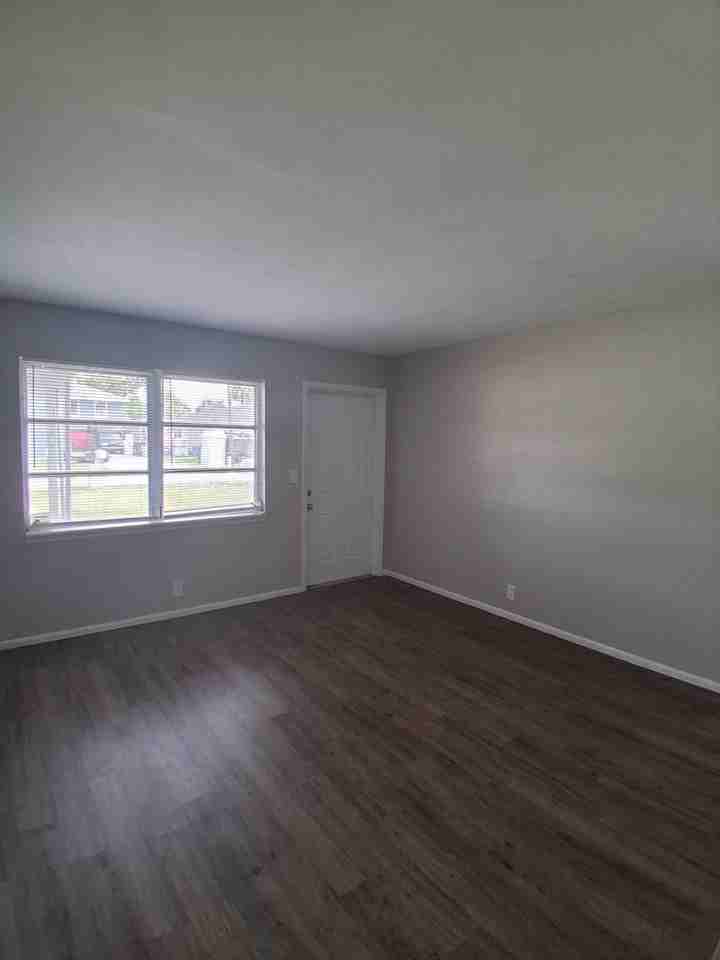 4104 Desoto Ave #4104 - Photo 3 of 9