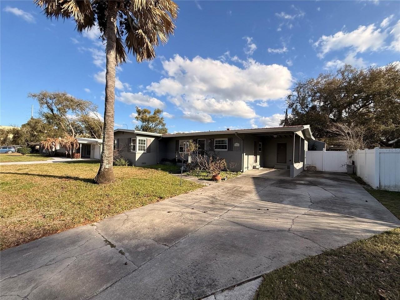 2846 Euston Rd - Photo 2 of 25