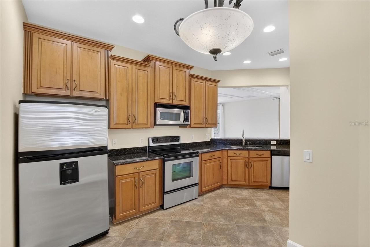 210 Shell Falls Dr - Photo 5 of 50