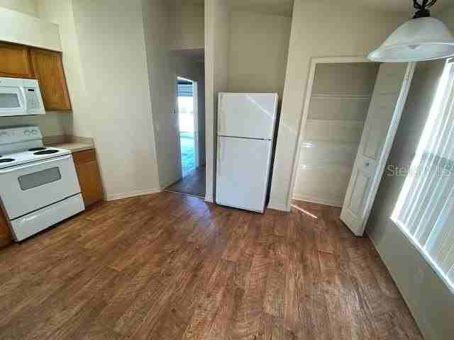 513 Lindsay Anne Ct - Photo 4 of 10