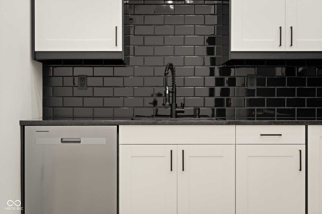 1013 14th St - Photo 6 of 25