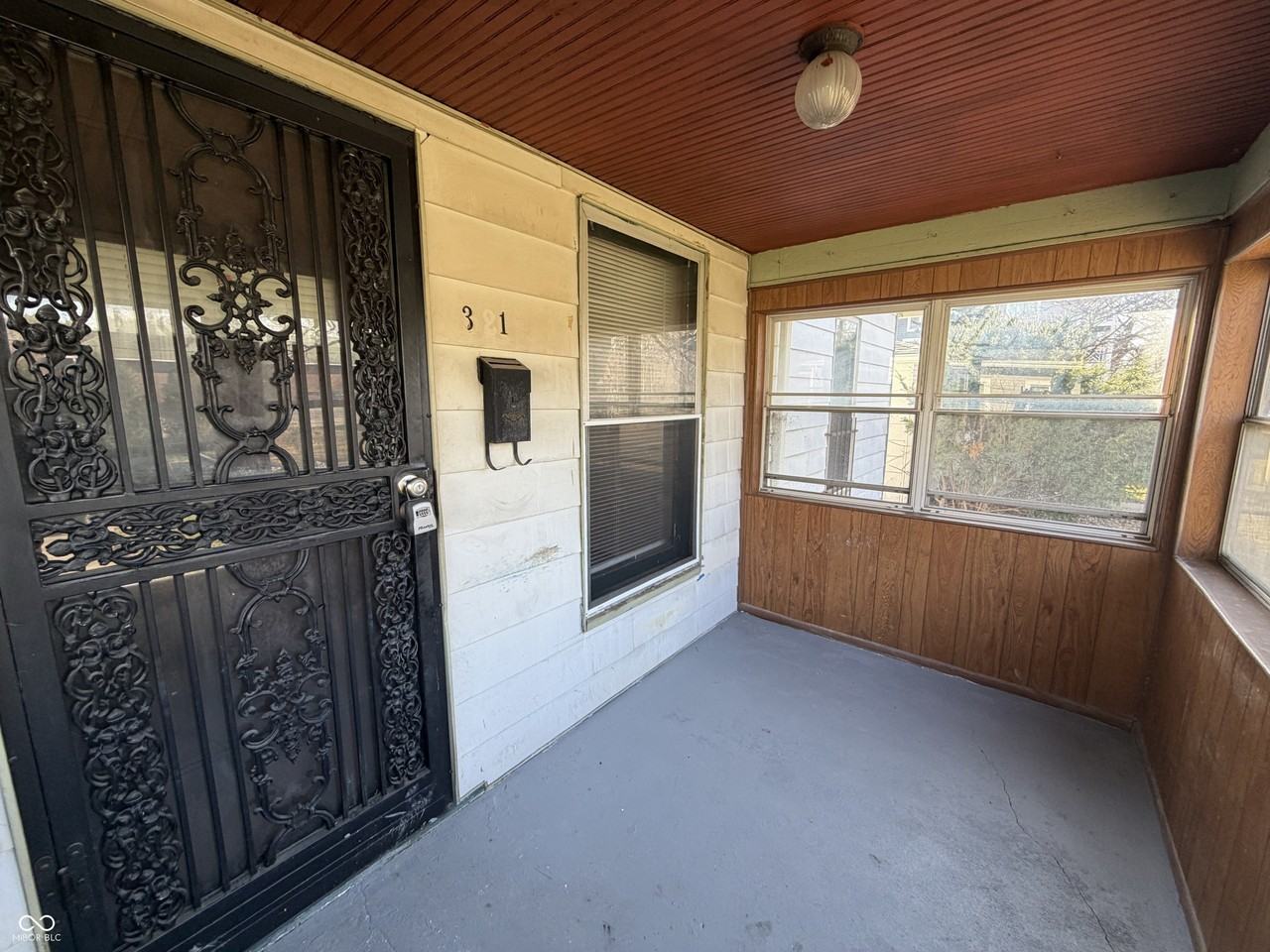 321 W 32nd St - Photo 3 of 14