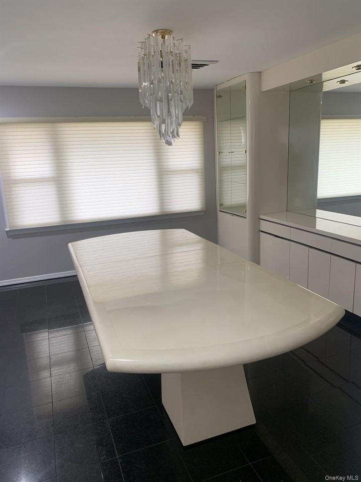 220 Jackson Pl - Photo 3 of 20