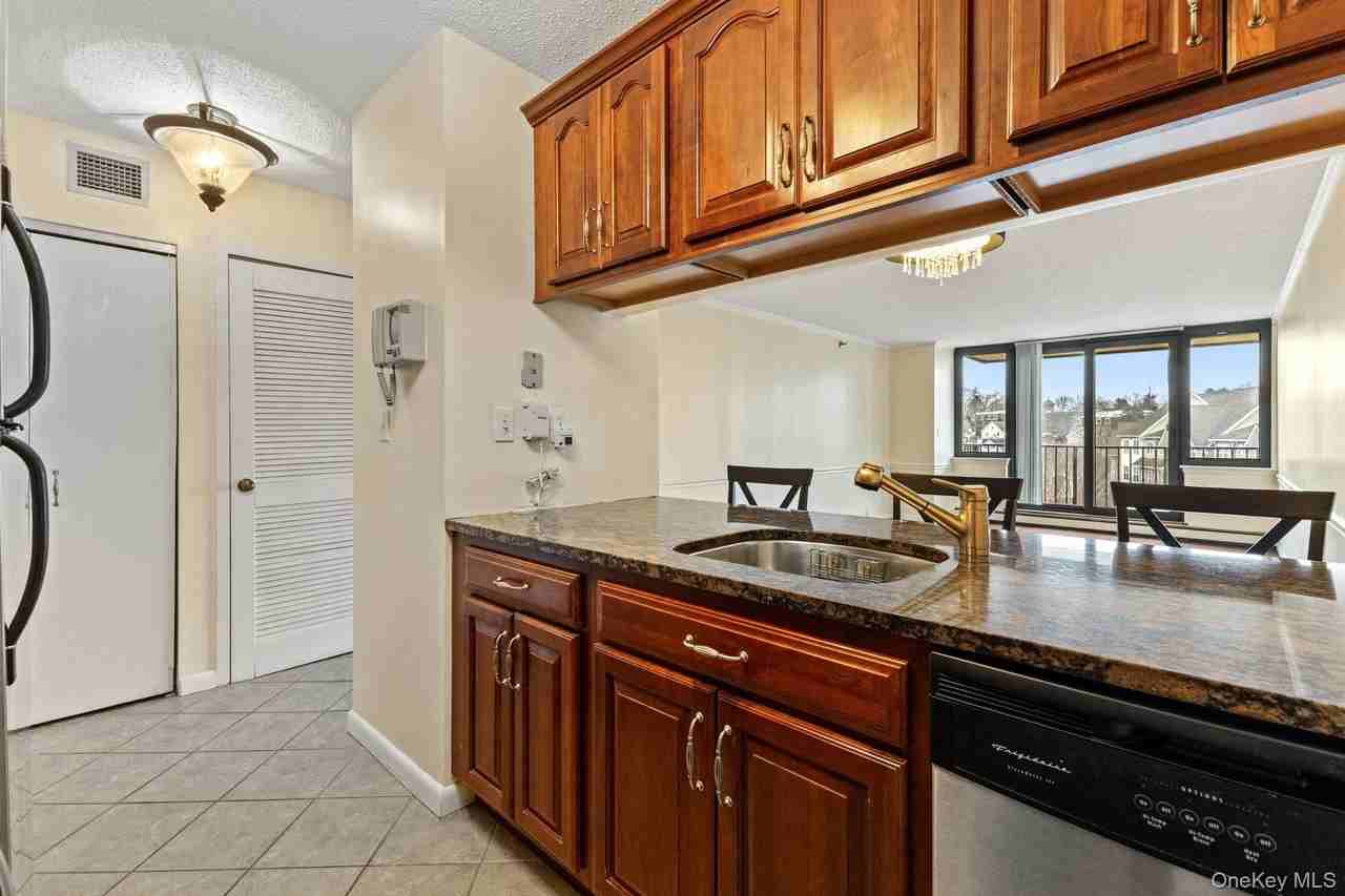 25 Rockledge Ave Apt 714 - Photo 6 of 33