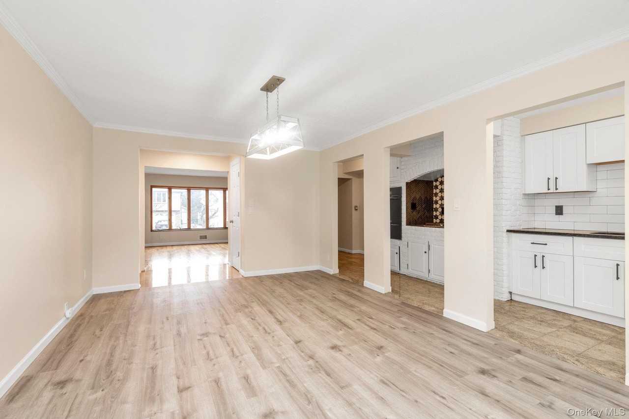 295 Plain Court unit: Right - Photo 6 of 17