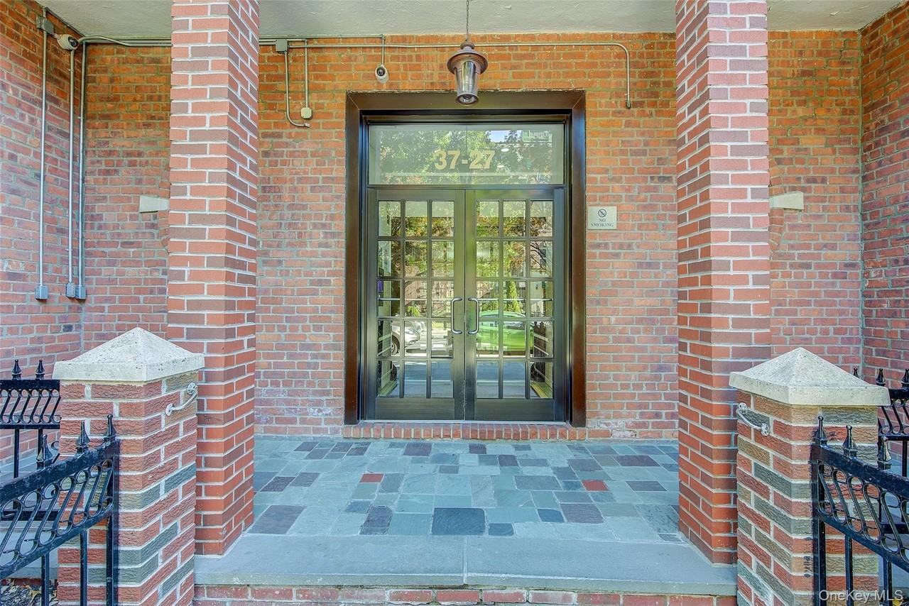 3727 86th St Apt 6n - Photo 2 of 20