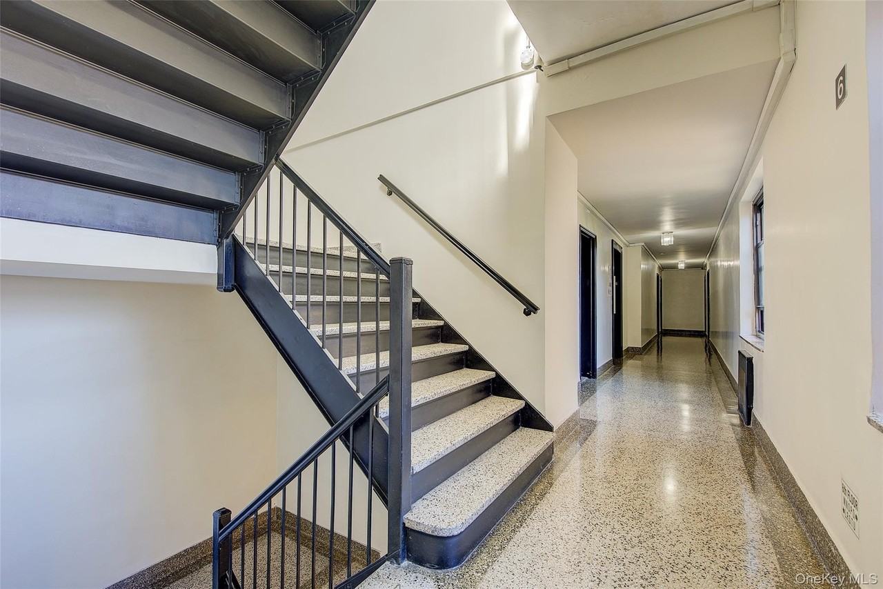 3727 86th St Apt 6n - Photo 4 of 20