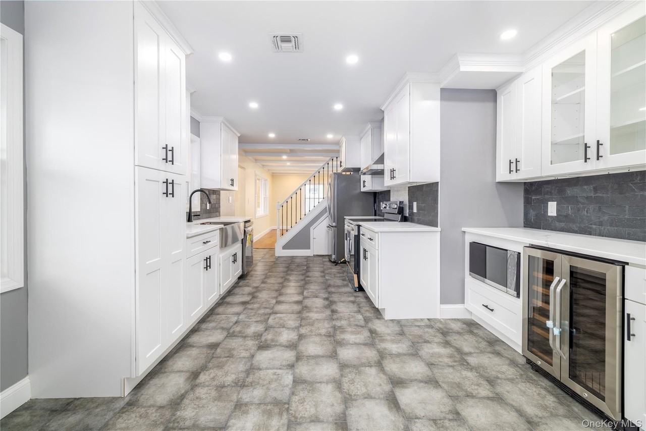 38 Heather Ln - Photo 3 of 32