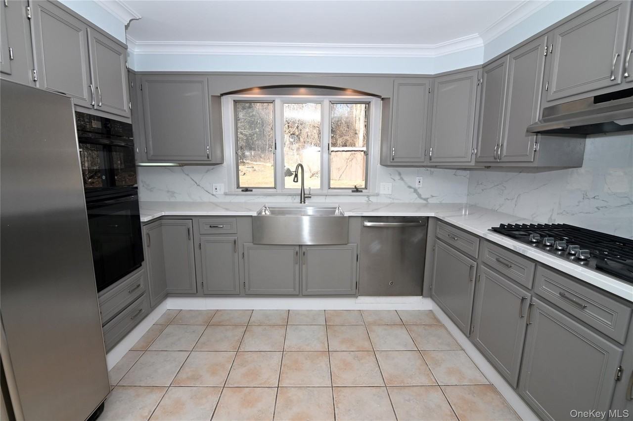 94 Baldwin Ln - Photo 2 of 10