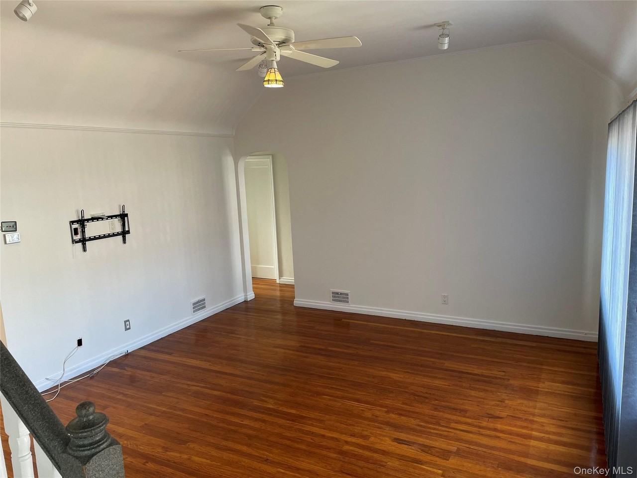 8 Cameron Ln - Photo 3 of 33