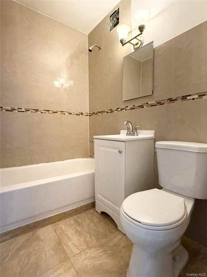 2024 Strang Ave - Photo 6 of 7