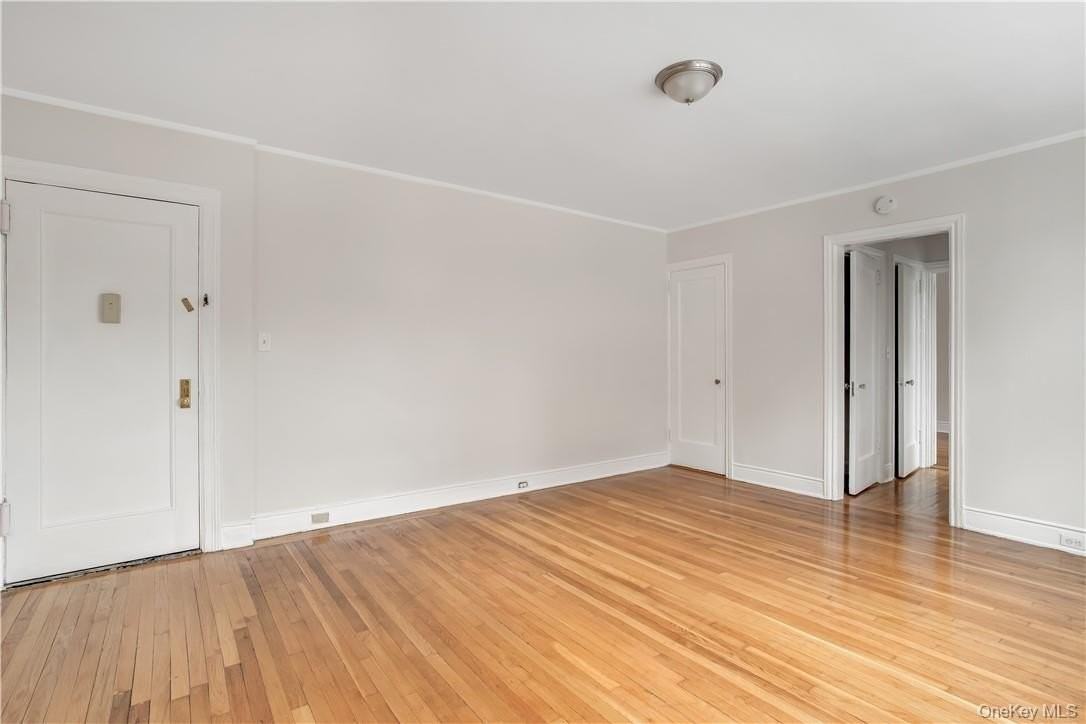 254 Martine Ave Apt 6a - Photo 2 of 12