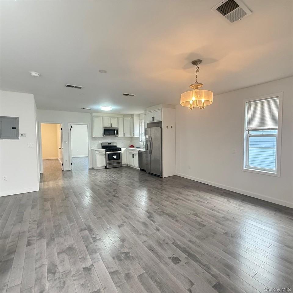 7619 85th Dr Unit 2 - Photo 3 of 6