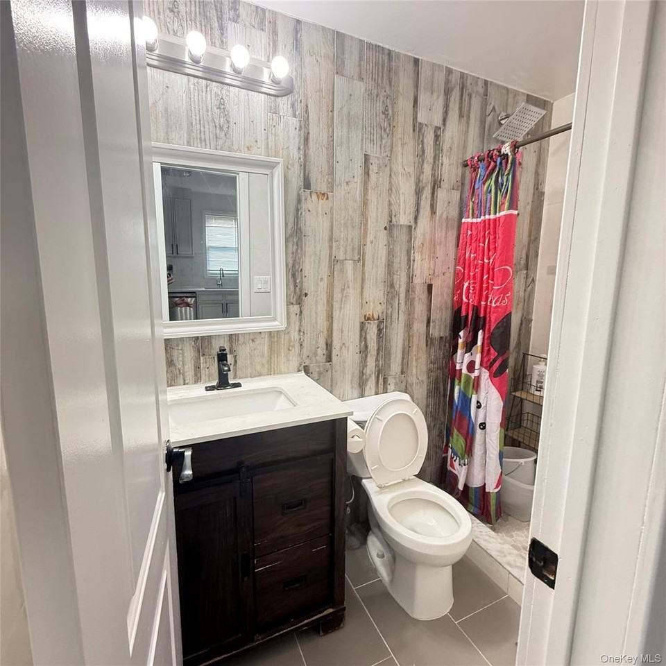 7619 85th Dr Unit 2 - Photo 4 of 6