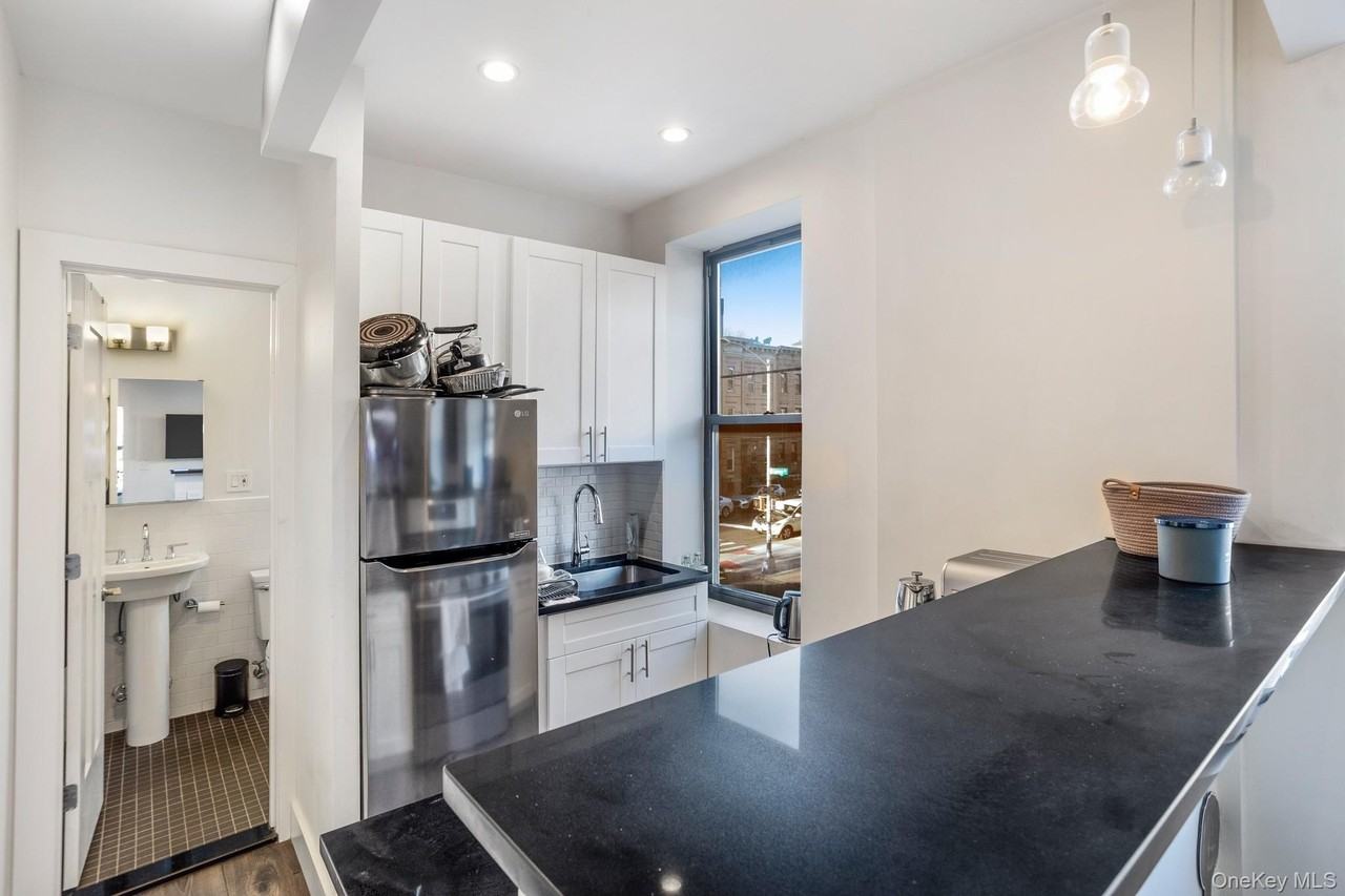 1684 Woodbine St Unit 3b - Photo 2 of 10