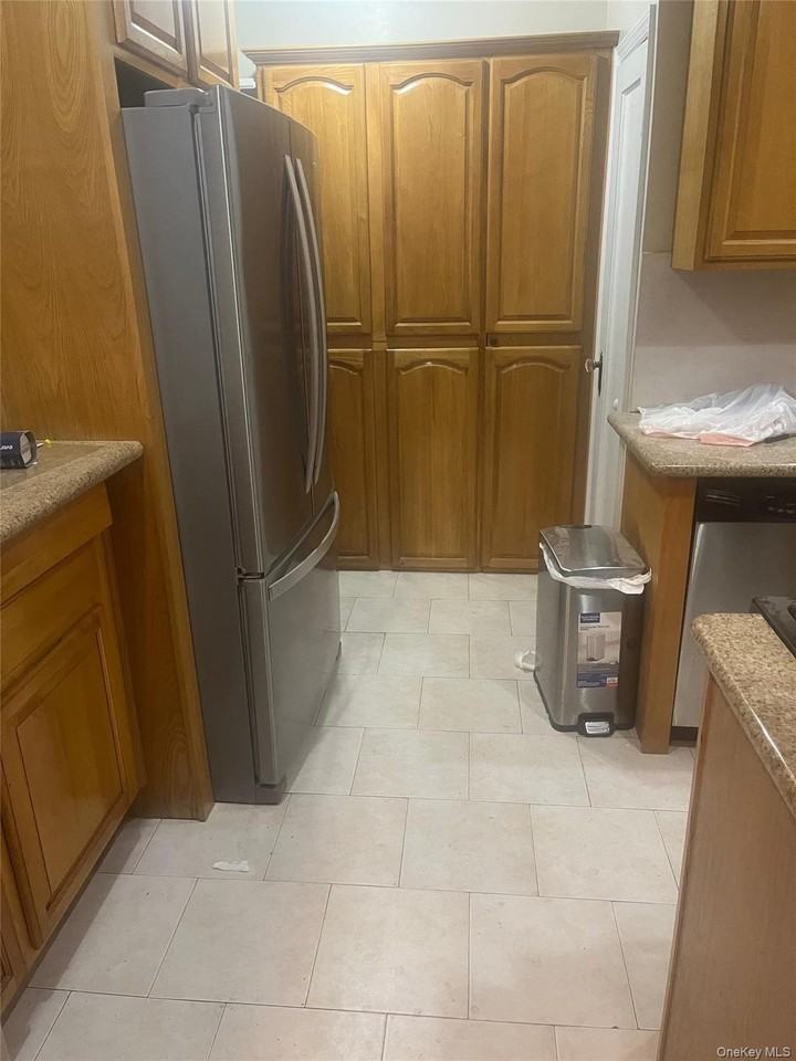 10933 Francis Lewis Blvd - Photo 7 of 14